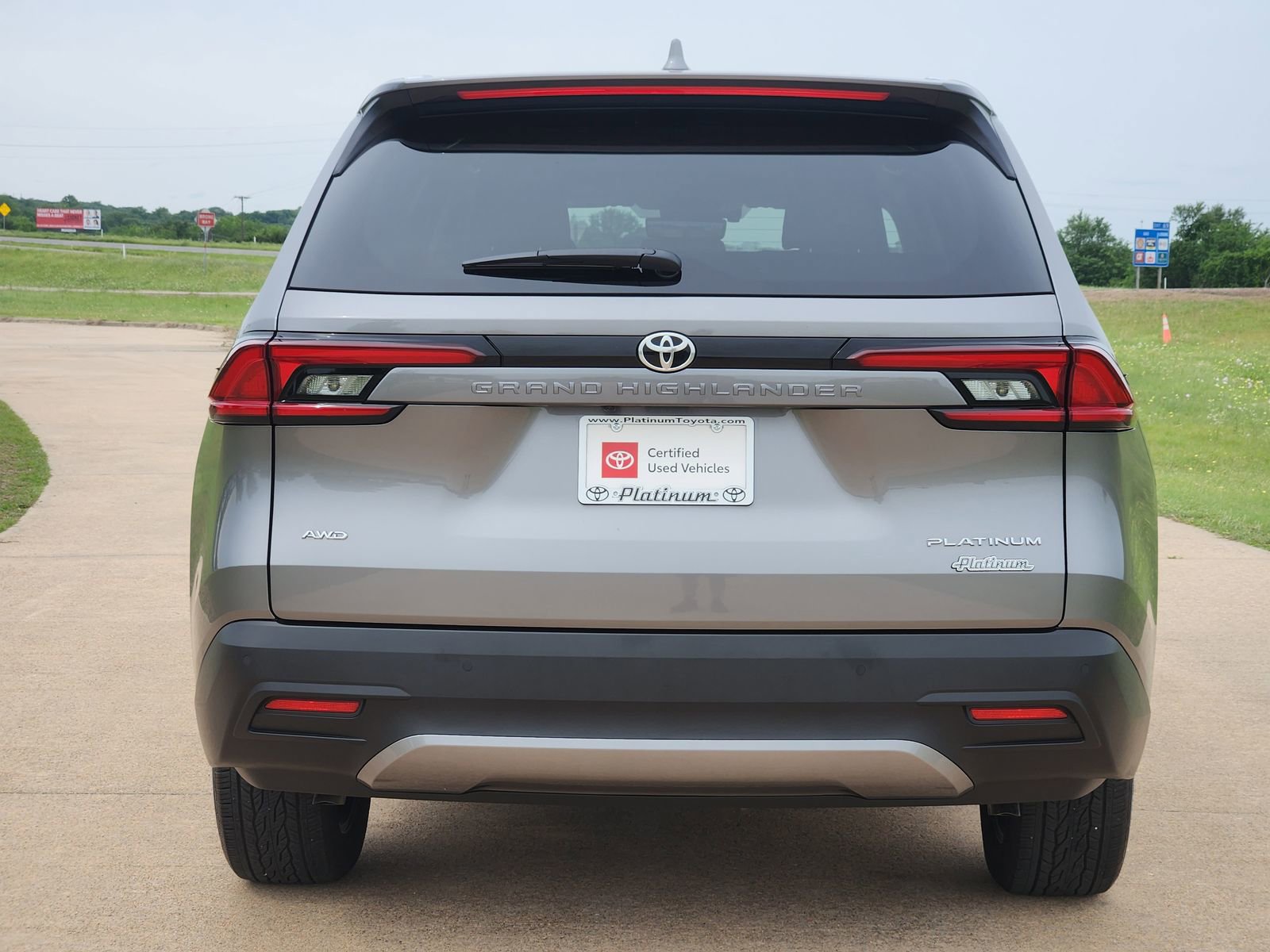 Used 2025 Toyota Grand Highlander AWD image 8