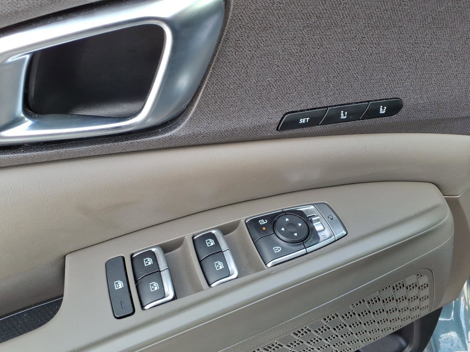 Used 2025 Kia Carnival SX image 18