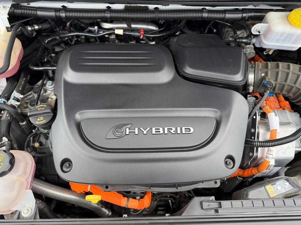 Used 2023 Chrysler Pacifica Limited w/ Uconnect Theater Family Group FWD image 30