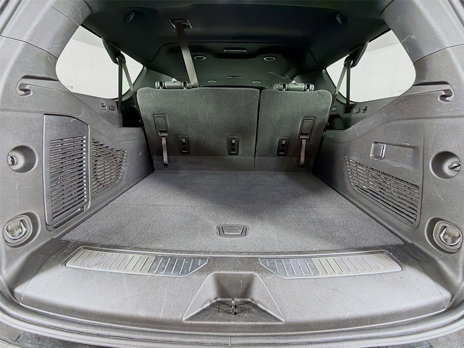 Used 2025 Chevrolet Suburban Z71 AWD/4WD image 36