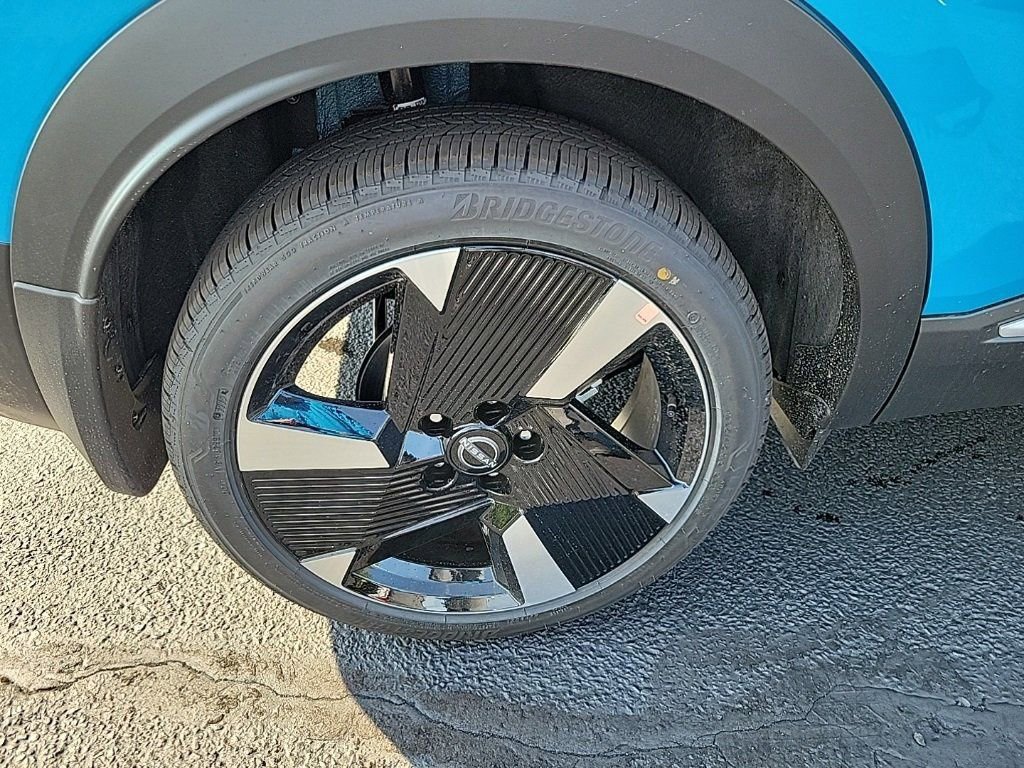 Used 2025 Nissan Kicks SR w/ SR Premium Package image 9