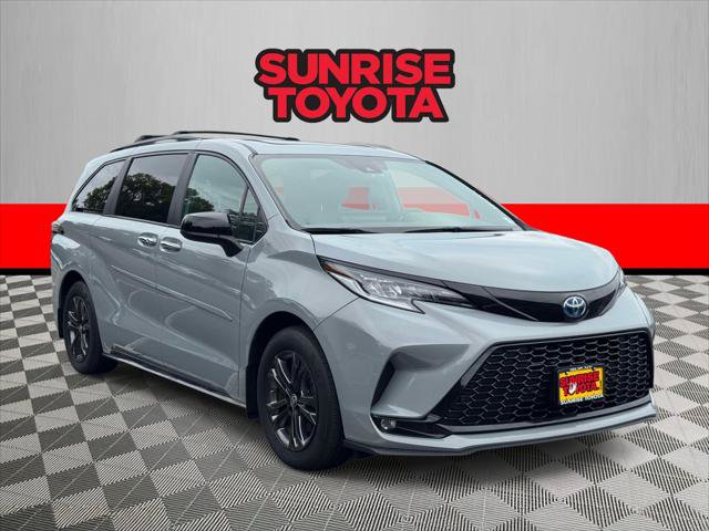 Certified 2025 Toyota Sienna XSE AWD/4WD image 1