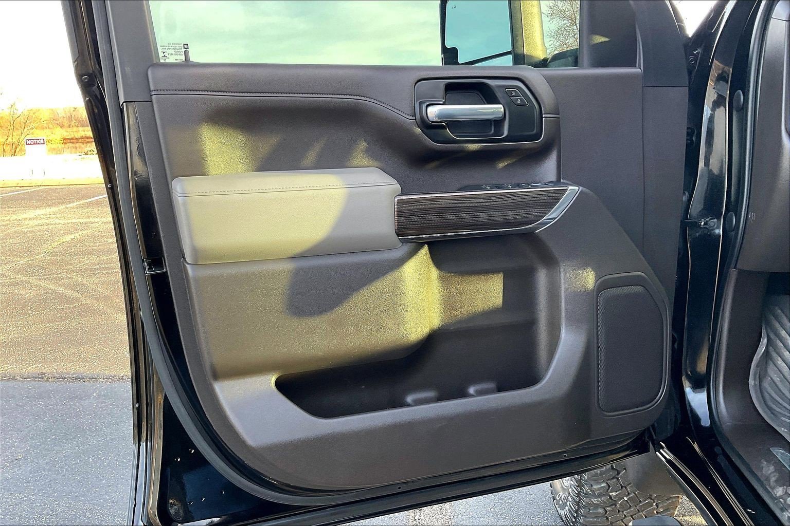 Used 2020 Chevrolet Silverado 2500 LT w/ Texas Edition image 18