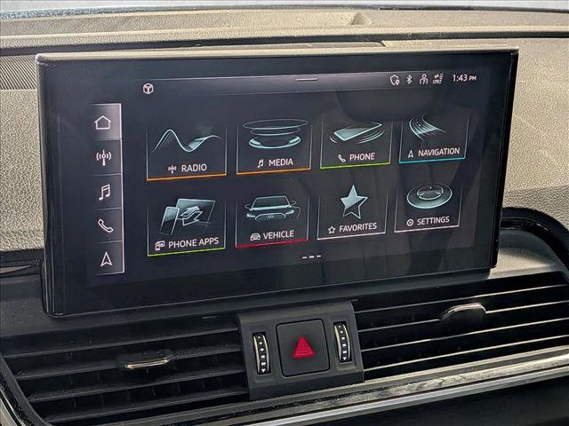 Used 2024 Audi Q5 e Premium w/ Convenience Package image 9