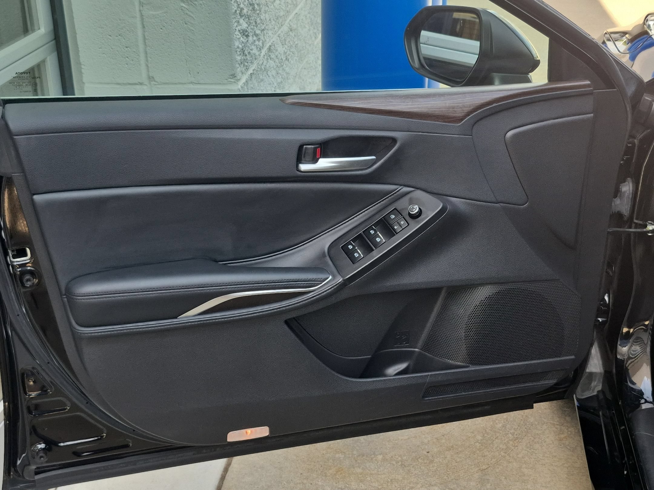 Used 2019 Toyota Avalon XLE w/ Moonroof Package FWD image 12