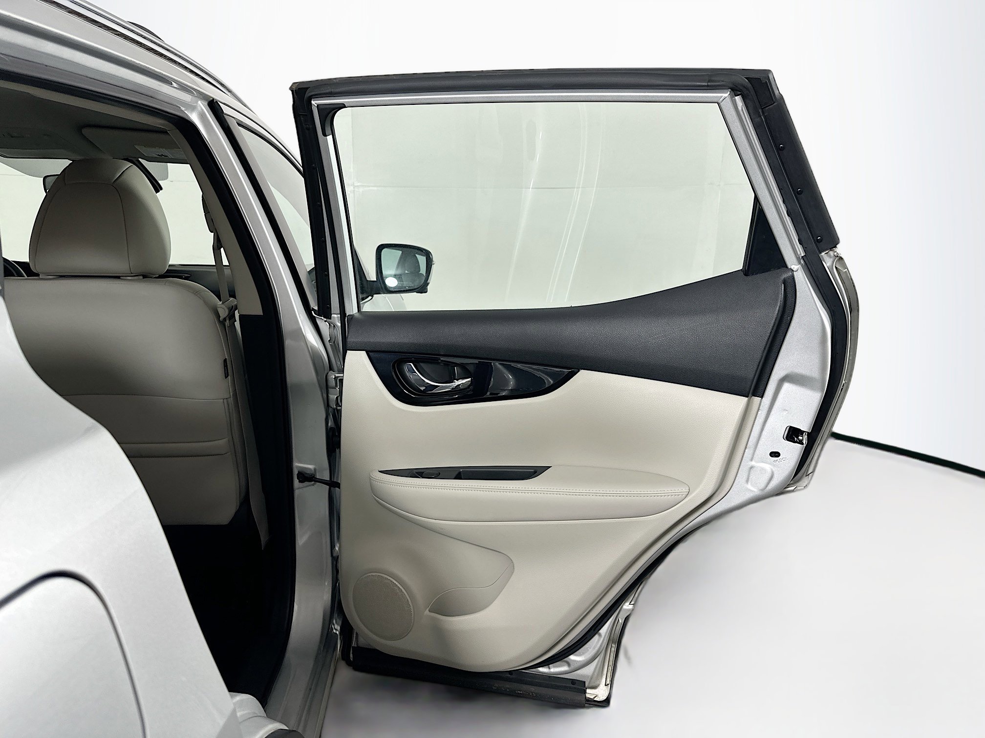 Used 2022 Nissan Rogue Sport SL image 29