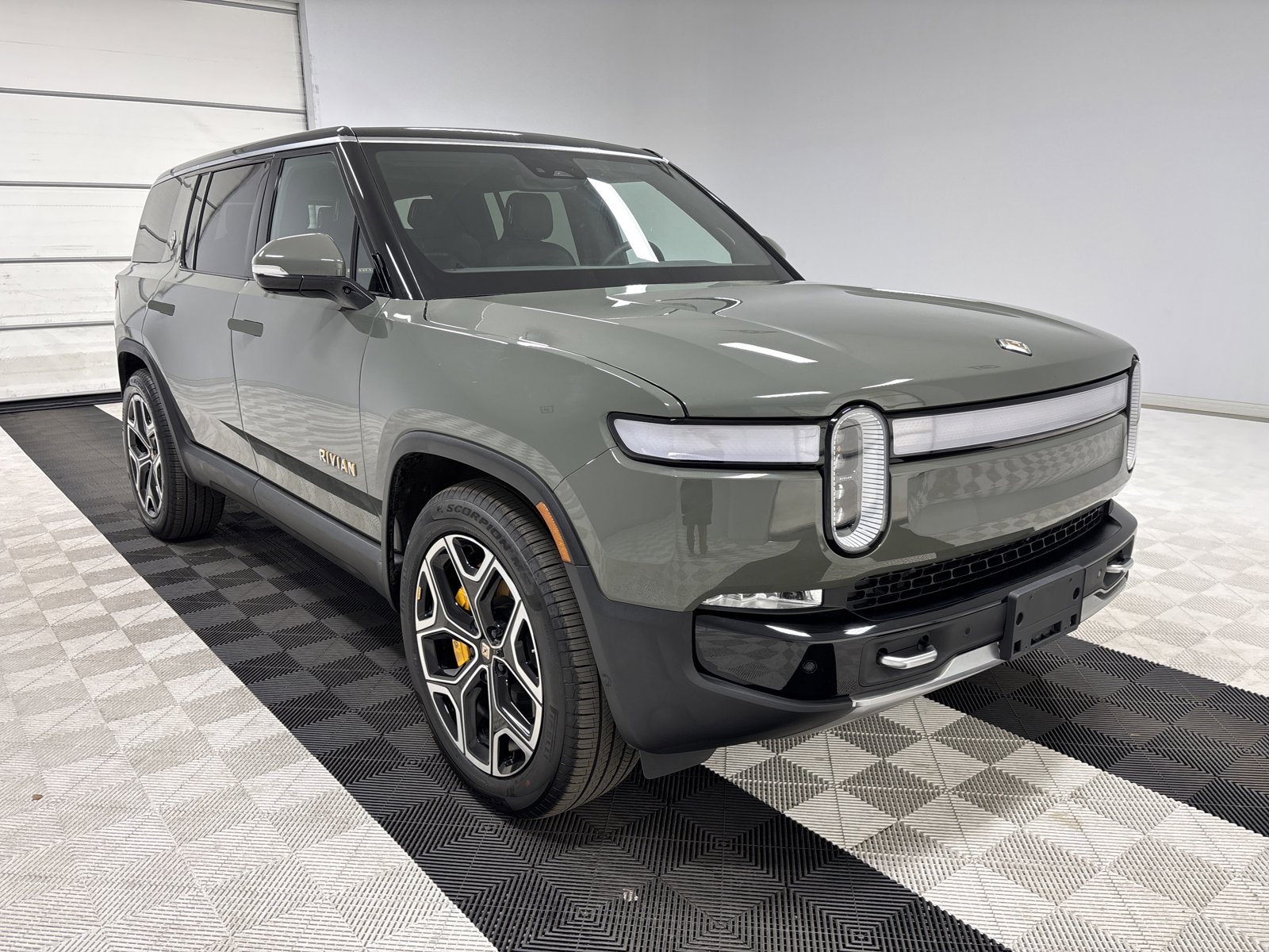 Used 2022 Rivian R1S Launch Edition image 7