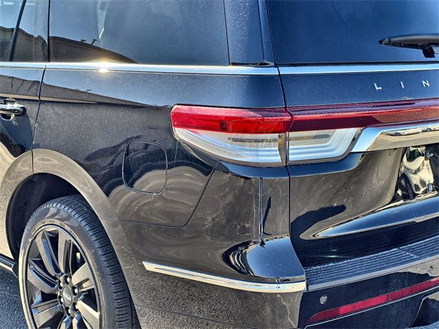 Used 2022 Lincoln Navigator Reserve image 14