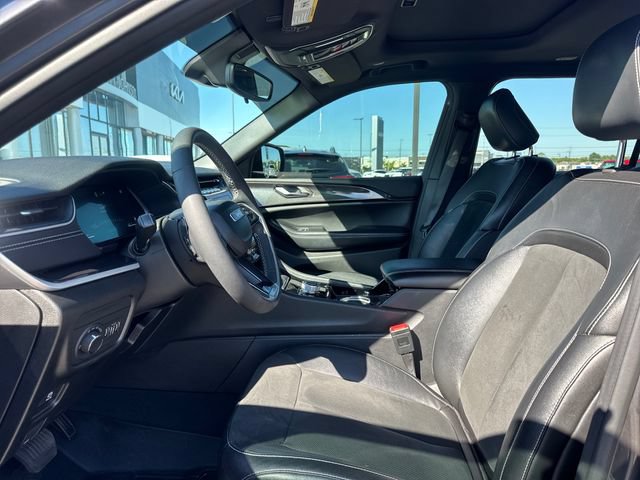 Used 2023 Jeep Grand Cherokee L Laredo AWD/4WD image 16