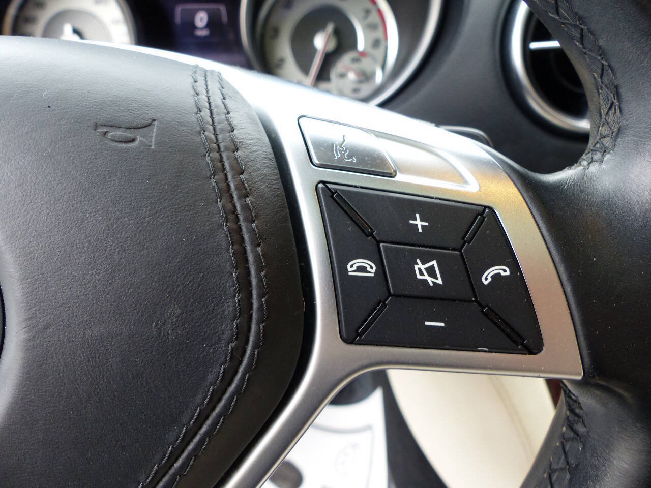 Used 2014 Mercedes-Benz SL 550 image 36