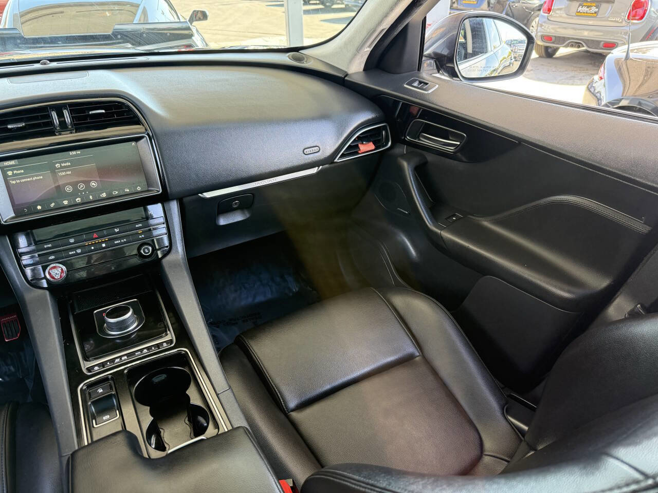 Used 2019 Jaguar F-PACE Premium image 23