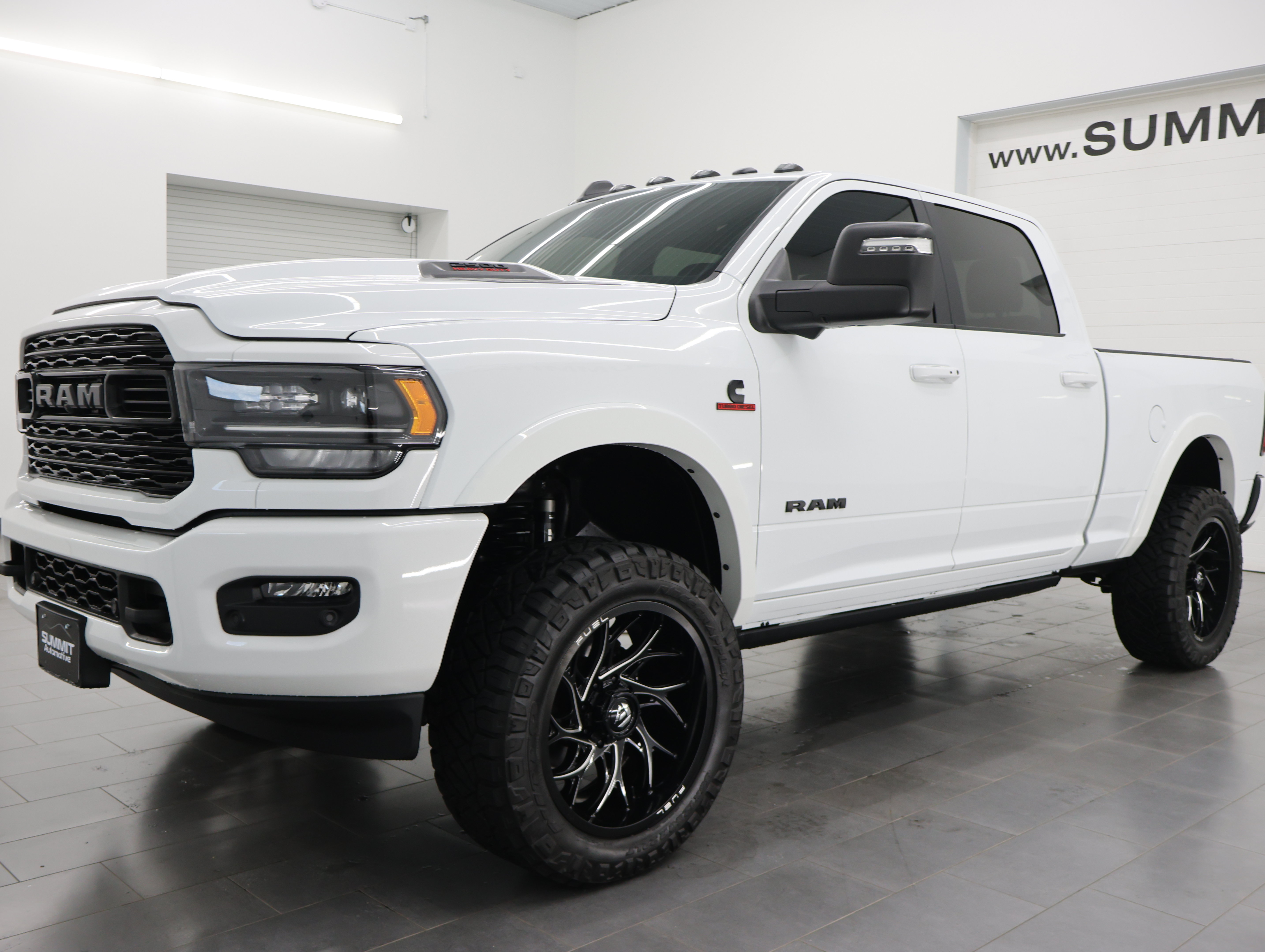 Used 2023 RAM 2500 Limited AWD/4WD image 7