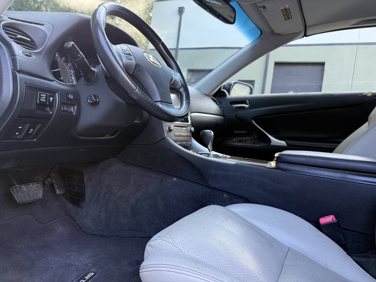 Used 2013 Lexus IS 250C w/ Luxury Pkg RWD image 36