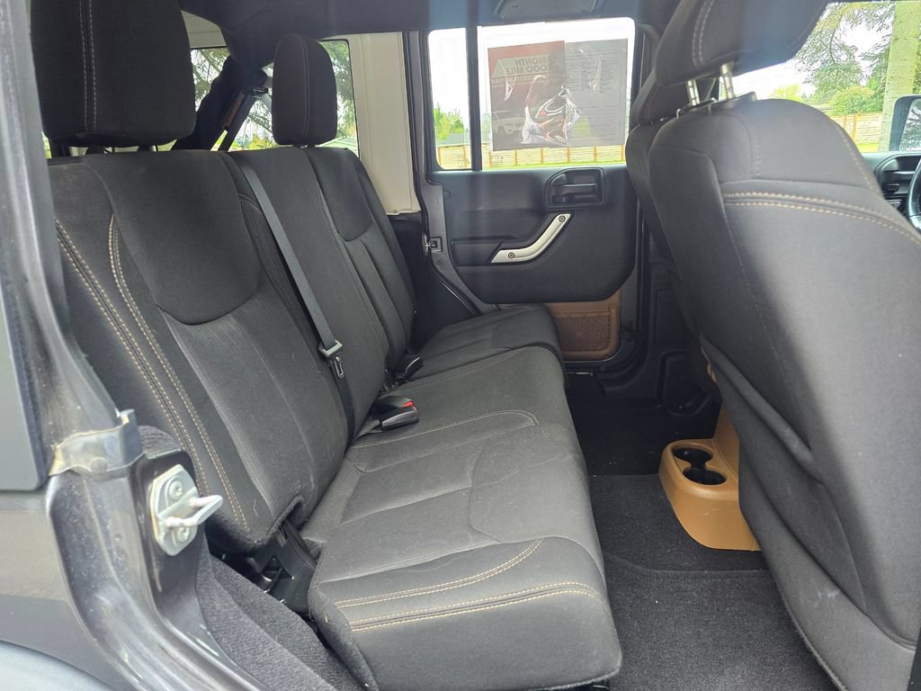 Used 2017 Jeep Wrangler Unlimited Rubicon w/ Connectivity Group AWD/4WD image 23