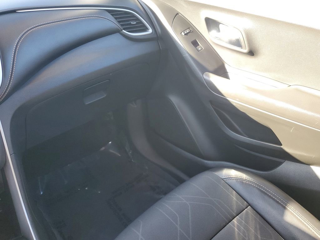 Used 2020 Chevrolet Trax LT w/ LT Convenience Package image 20