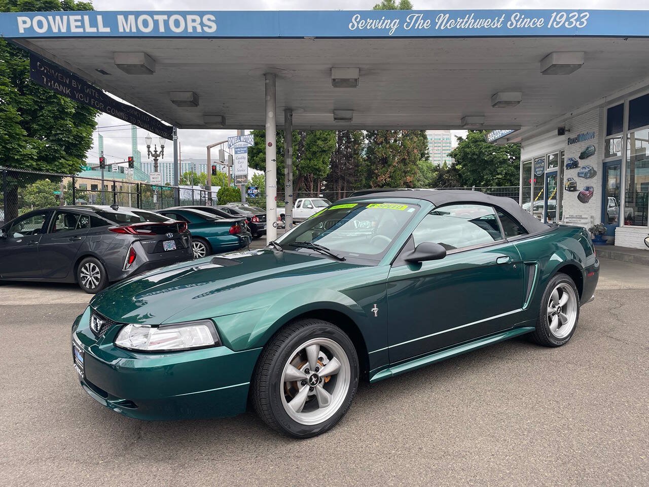 Used 2001 Ford Mustang Convertible RWD image 3