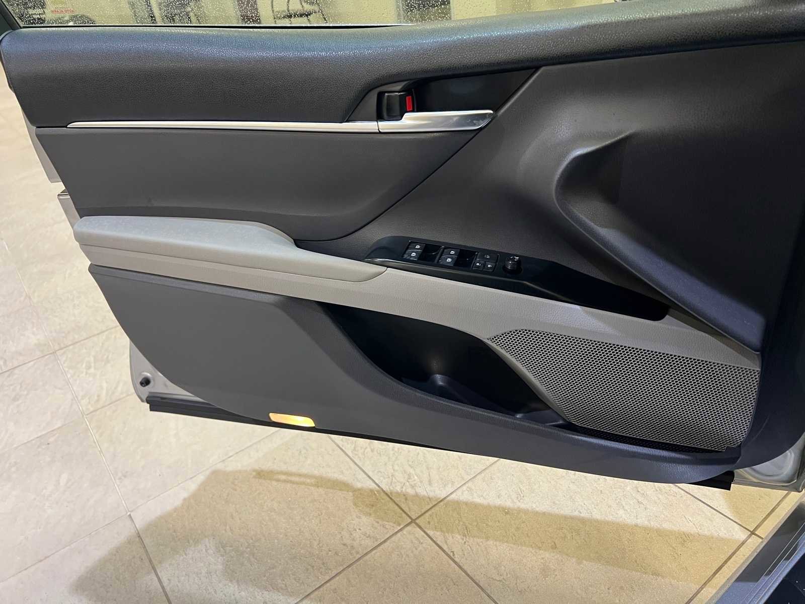 Used 2018 Toyota Camry SE image 17