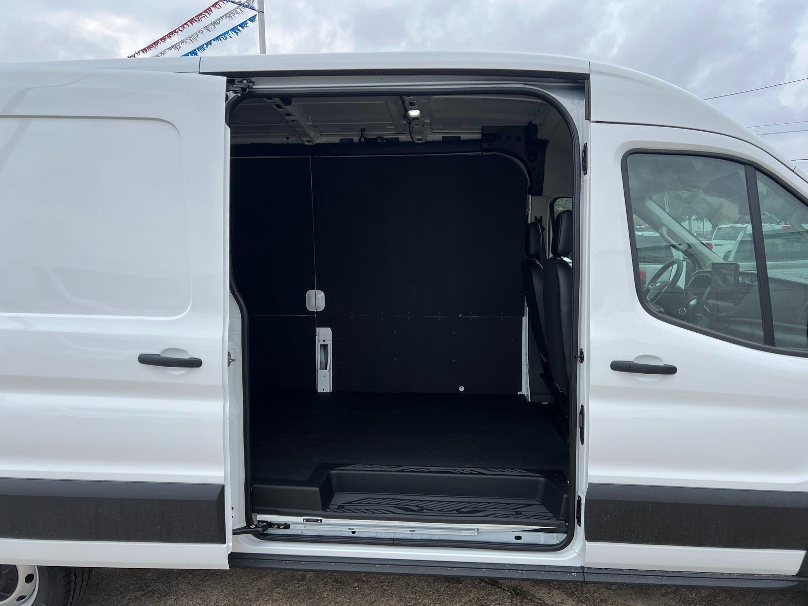 New 2026 Ford Transit 250 148 Medium Roof w/ Load Area Protection Package RWD image 11
