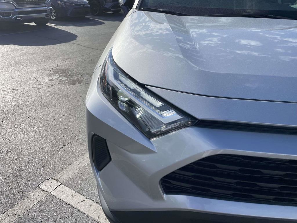 Used 2025 Toyota RAV4 XLE FWD image 17