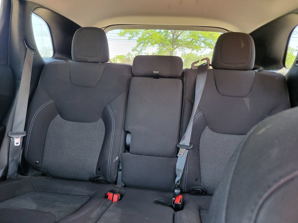 Used 2019 Jeep Cherokee Latitude w/ Popular Appearance Group FWD image 12