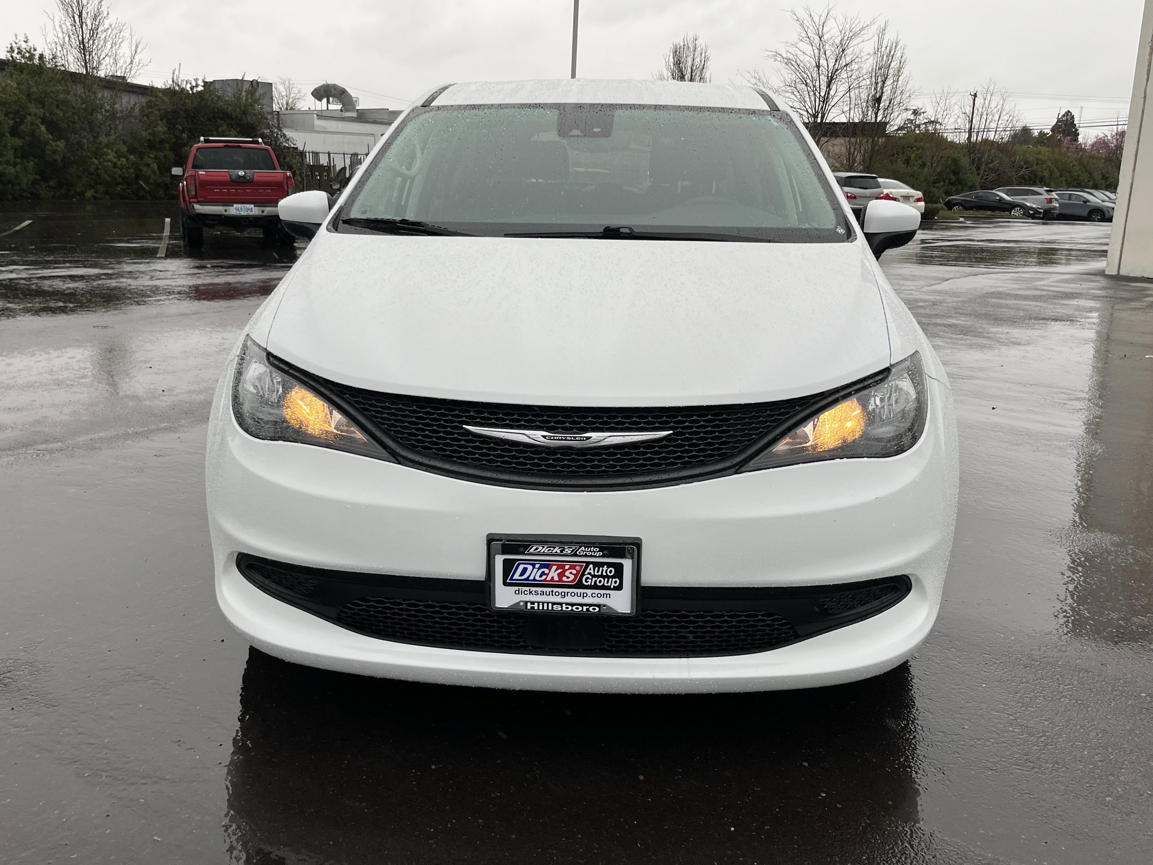 Used 2023 Chrysler Voyager LX image 8
