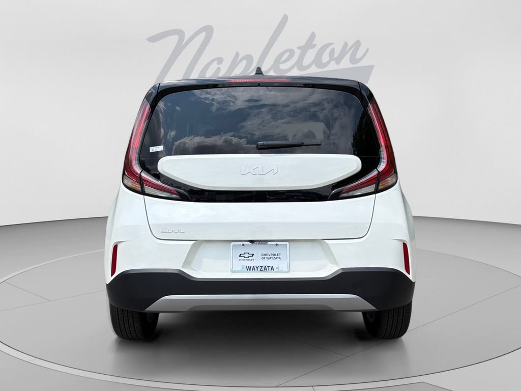 Used 2025 Kia Soul LX w/ LX Technology Package FWD image 4