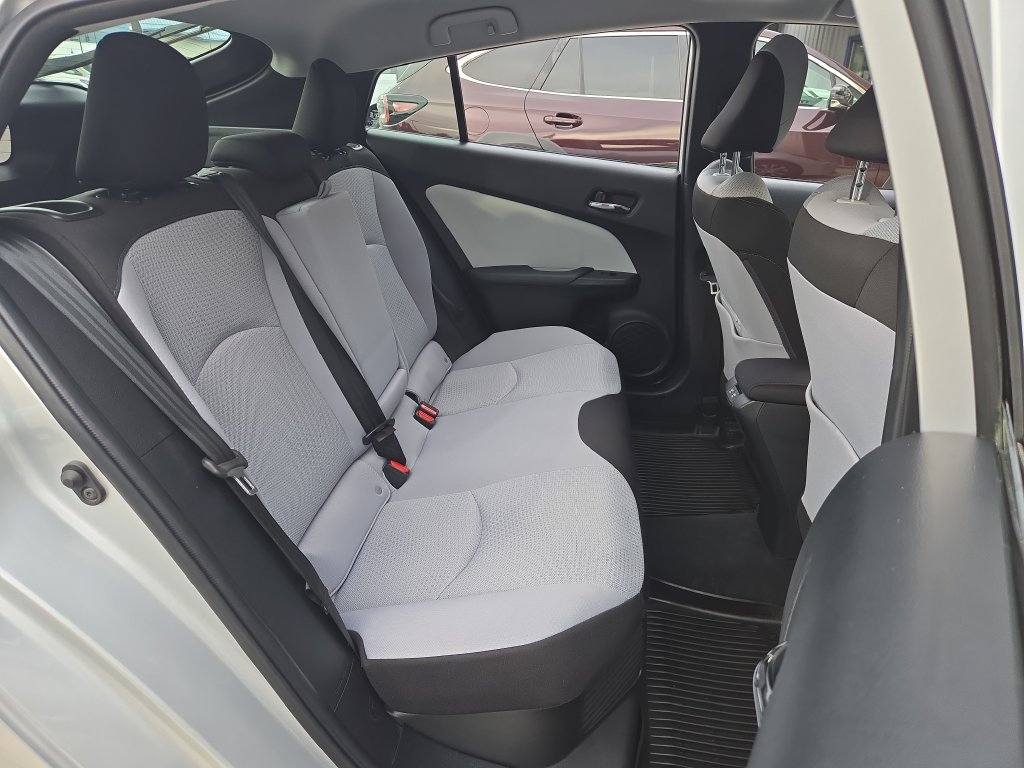 Used 2021 Toyota Prius LE AWD/4WD image 16