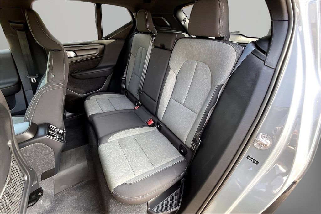 Used 2024 Volvo XC40 B5 Core AWD/4WD image 22