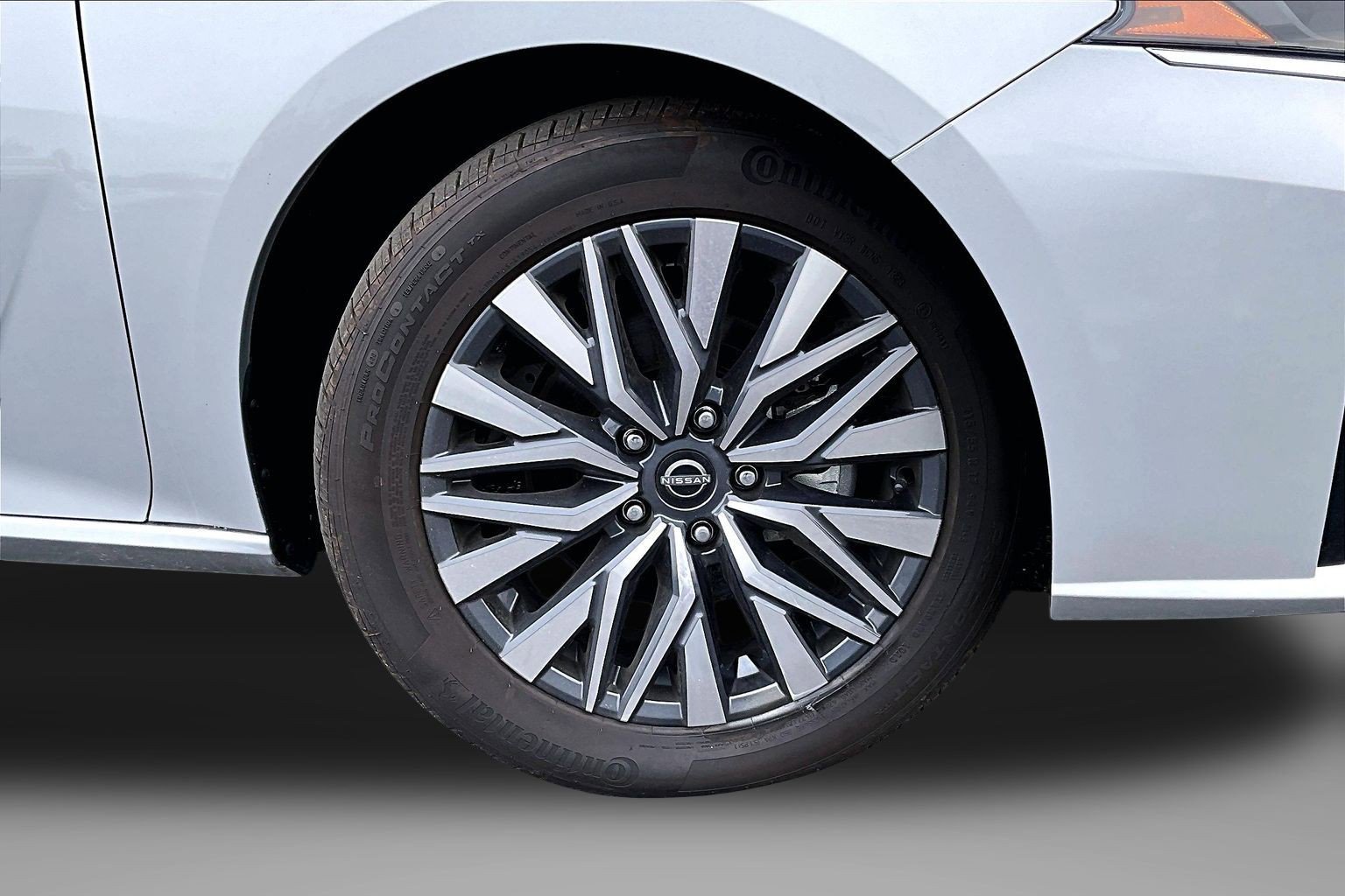 Used 2023 Nissan Altima 2.5 SV FWD image 9
