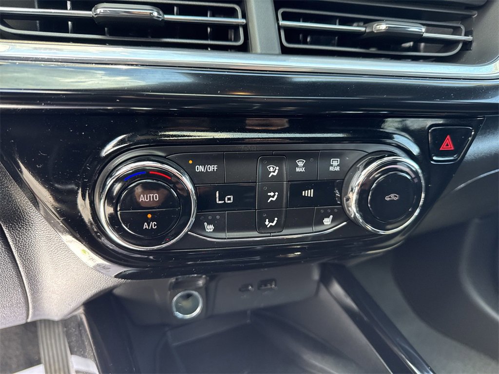 Used 2024 Chevrolet Trax RS w/ Sunroof Package image 19