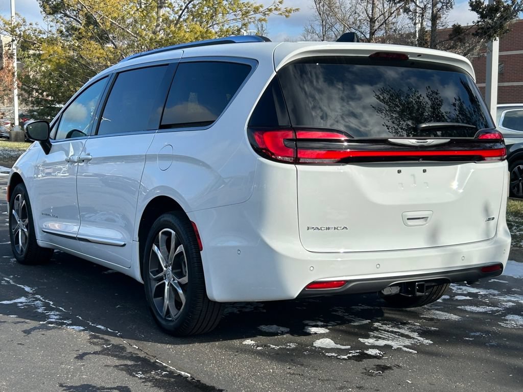 New 2025 Chrysler Pacifica Pinnacle w/ Trailer Tow Group AWD/4WD image 5
