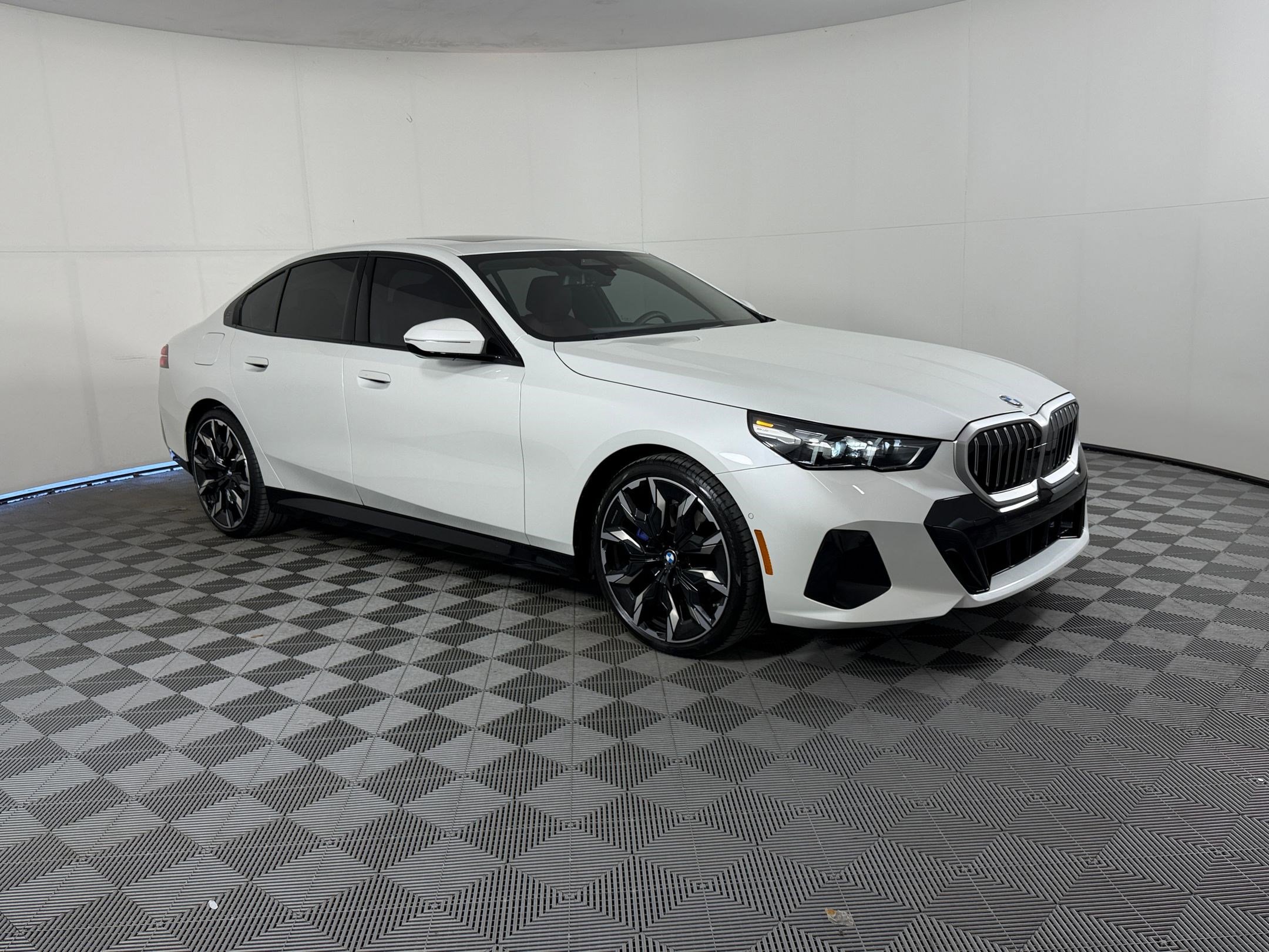 Certified 2025 BMW 530i w/ M Sport Package RWD image 7