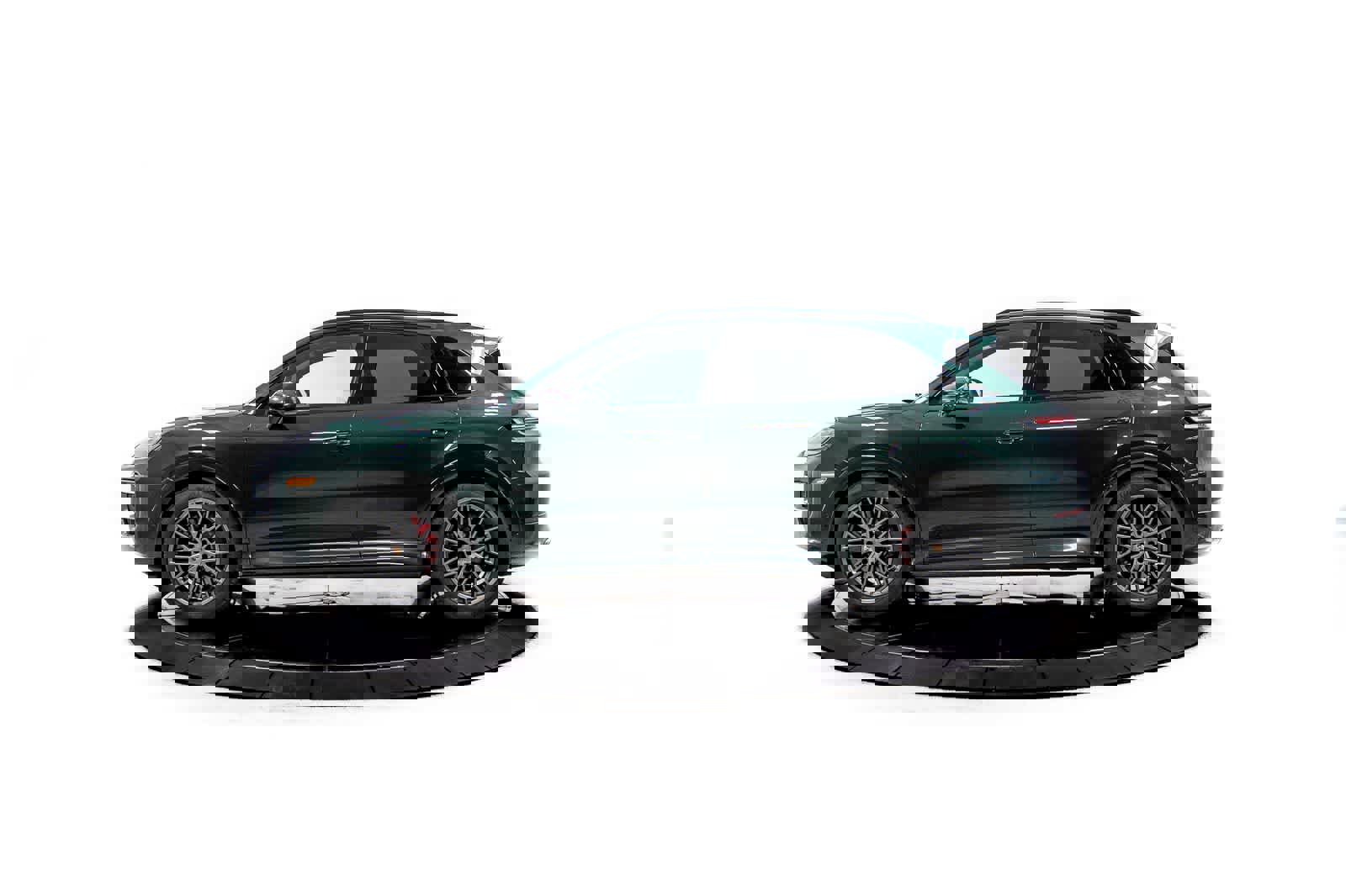 New 2025 Porsche Cayenne GTS image 2