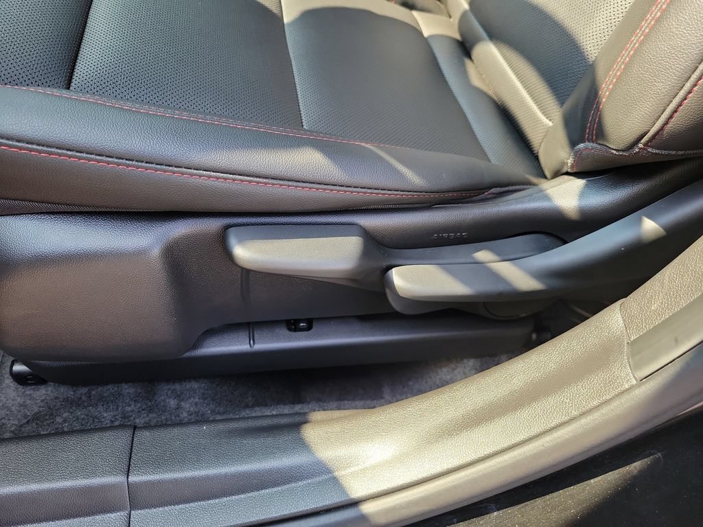 Used 2025 Chevrolet Trax RS w/ Sunroof Package FWD image 21