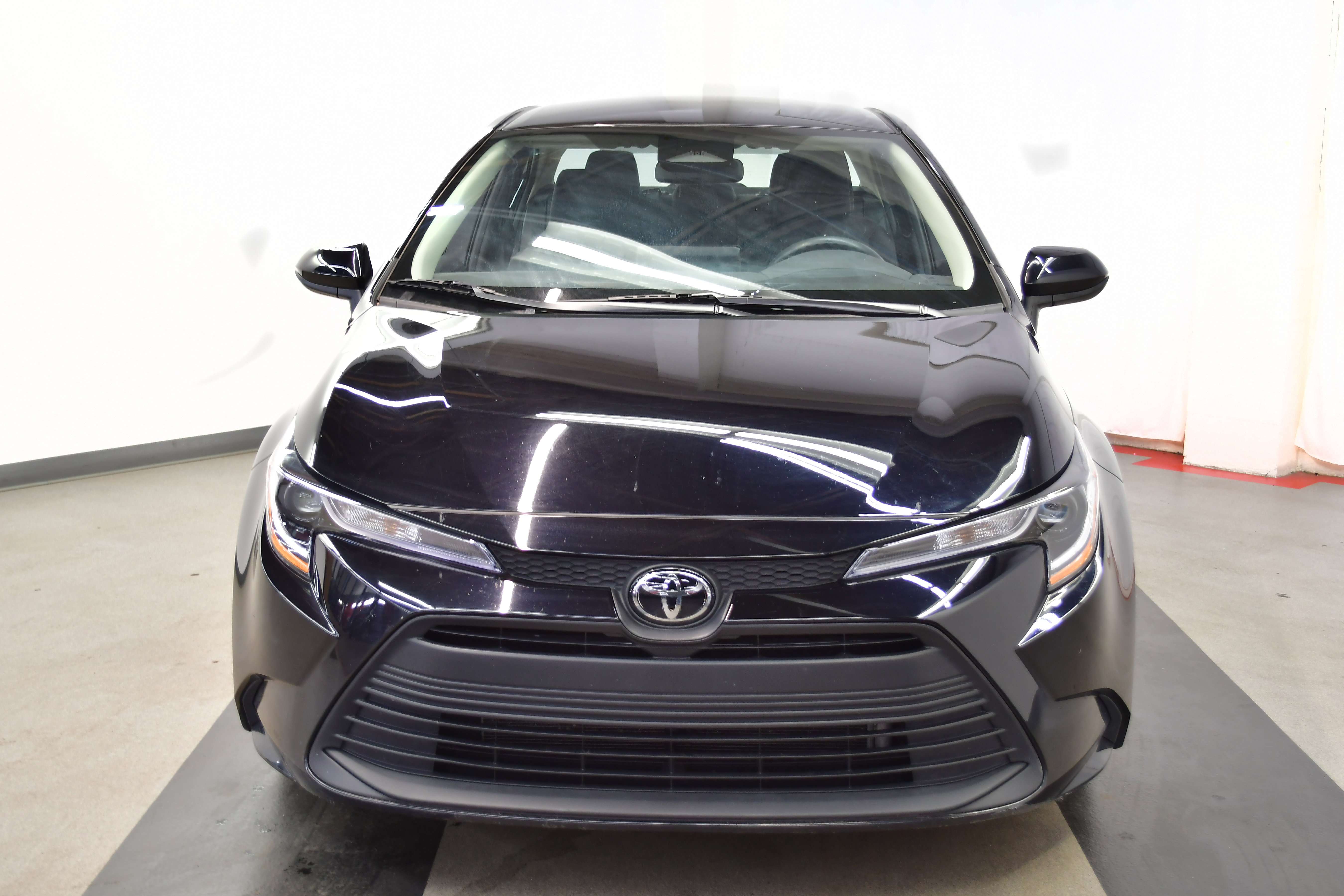 Used 2025 Toyota Corolla LE image 3