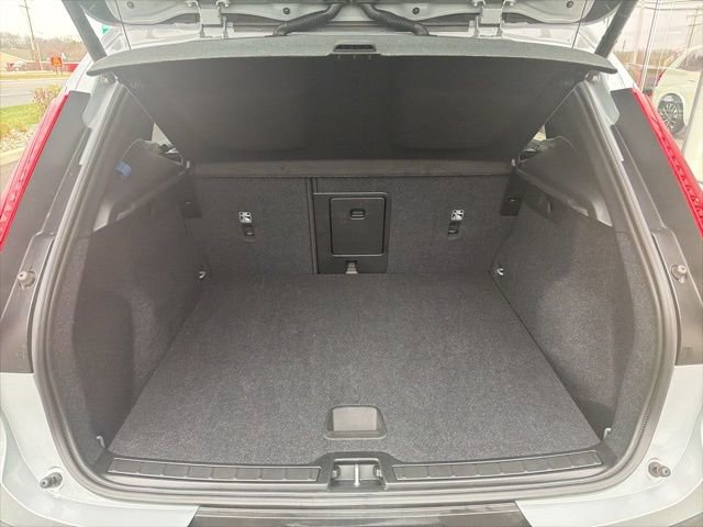Certified 2025 Volvo XC40 B5 Core image 12