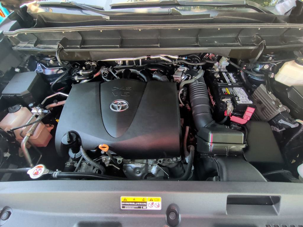 Used 2020 Toyota Highlander L FWD image 11