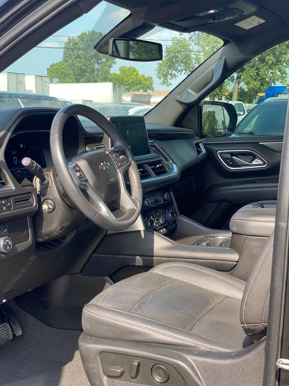 Used 2022 Chevrolet Tahoe Z71 w/ Luxury Package image 12