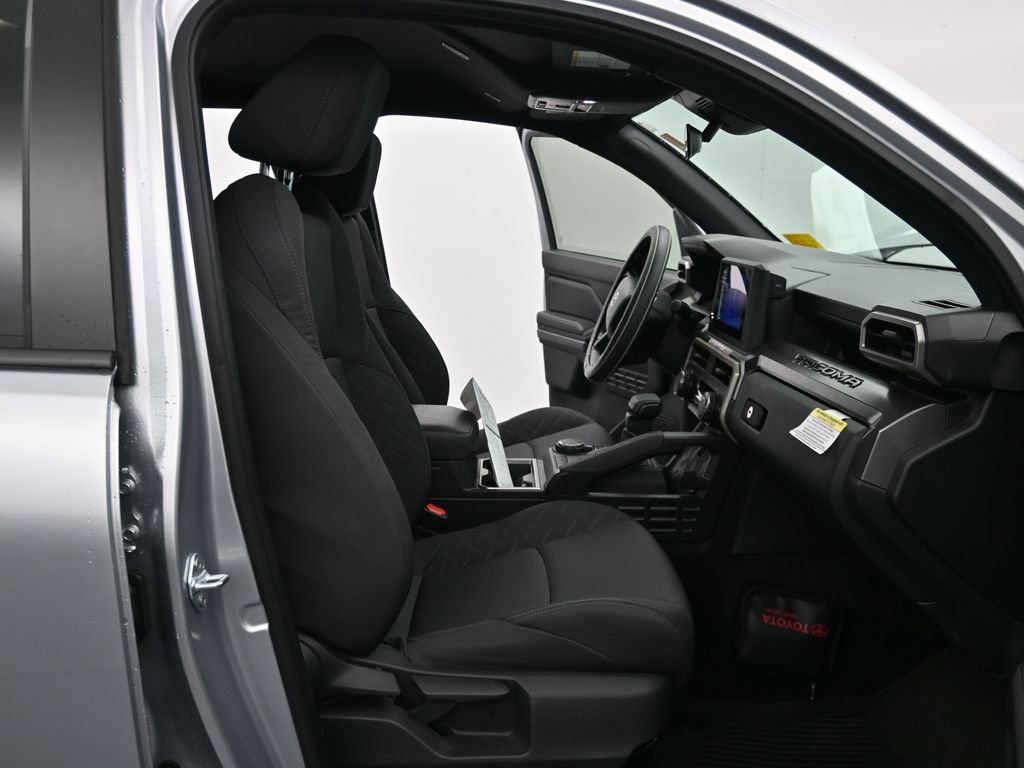 Used 2025 Toyota Tacoma SR5 AWD/4WD image 12