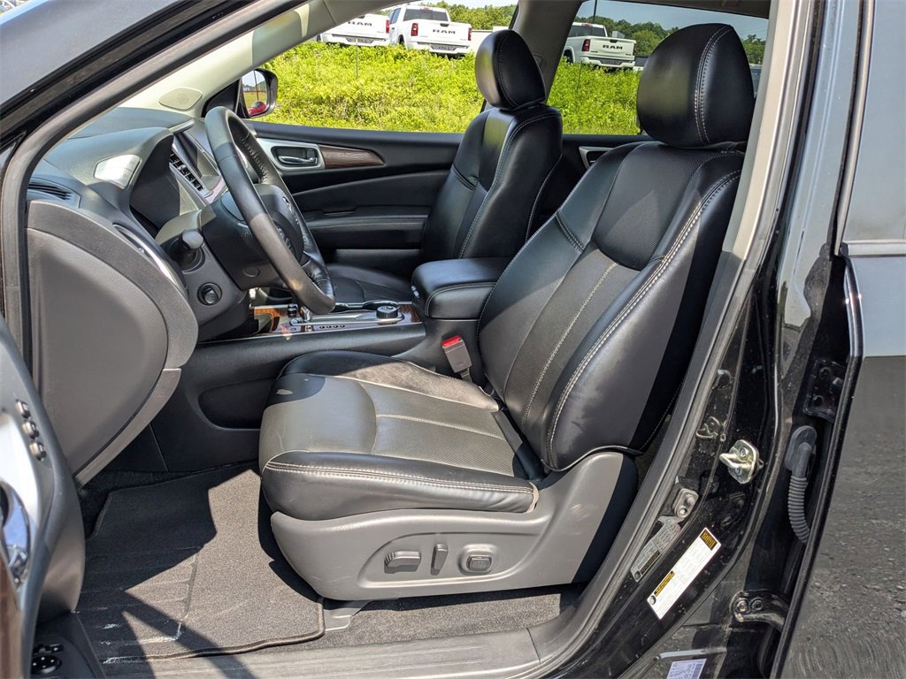 Used 2020 Nissan Pathfinder Platinum image 14