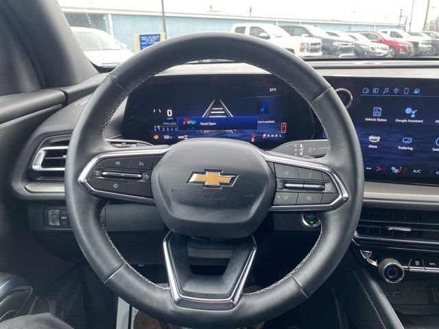 Used 2025 Chevrolet Traverse LT image 12