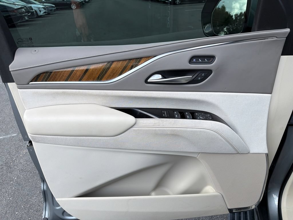Certified 2023 Cadillac Escalade Premium Luxury Platinum AWD/4WD image 4