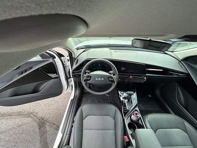 New 2025 Kia Niro LX image 24