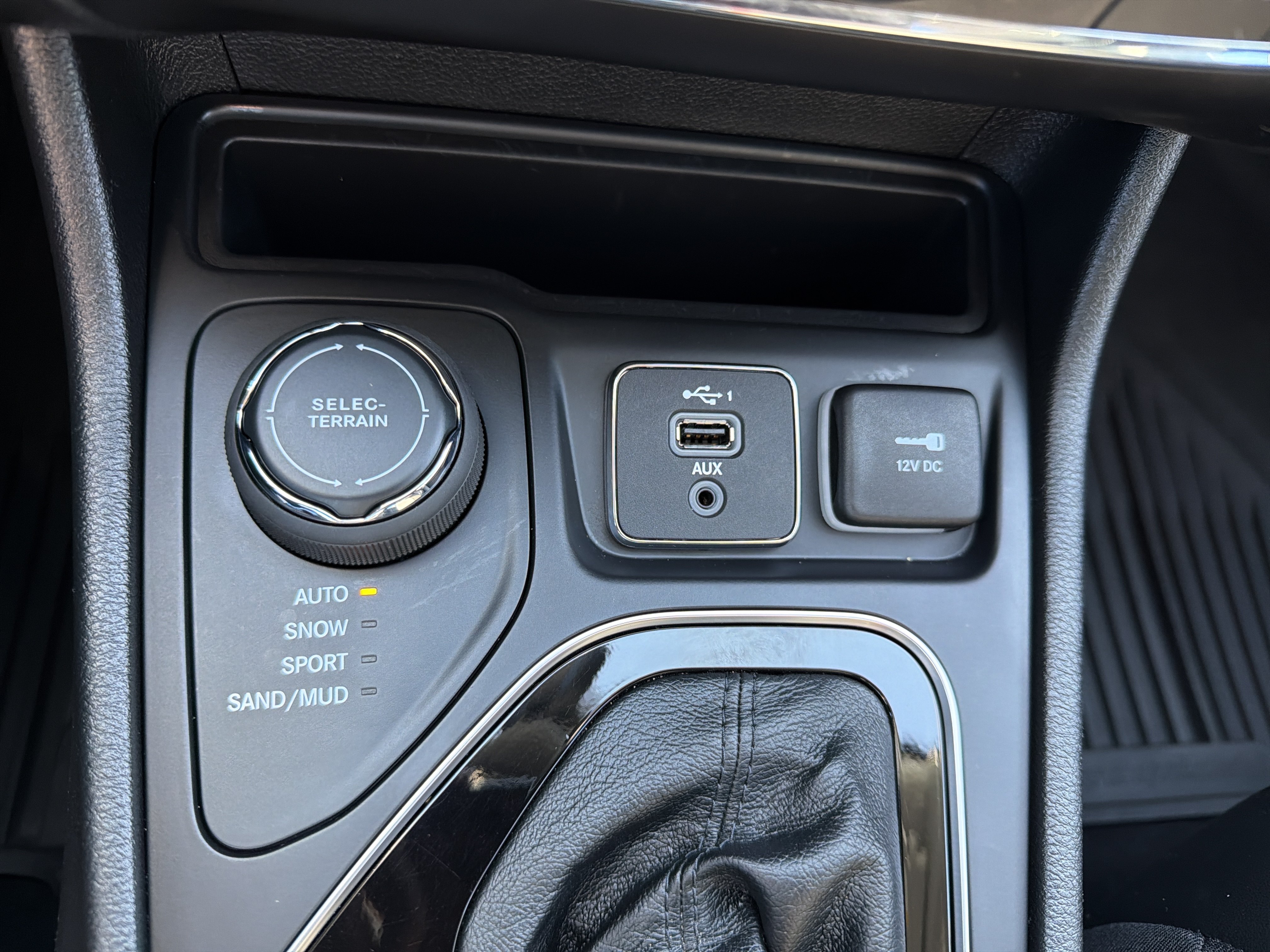 Used 2021 Jeep Cherokee Limited w/ Mopar Interior Package AWD/4WD image 19