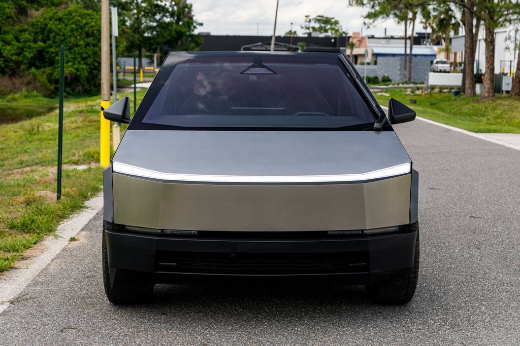 Used 2025 Tesla Cybertruck AWD Crew Cab image 8