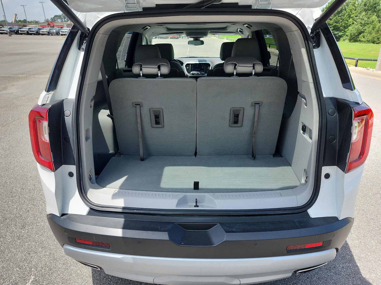 Used 2021 GMC Acadia SLT w/ Preferred Package FWD image 10
