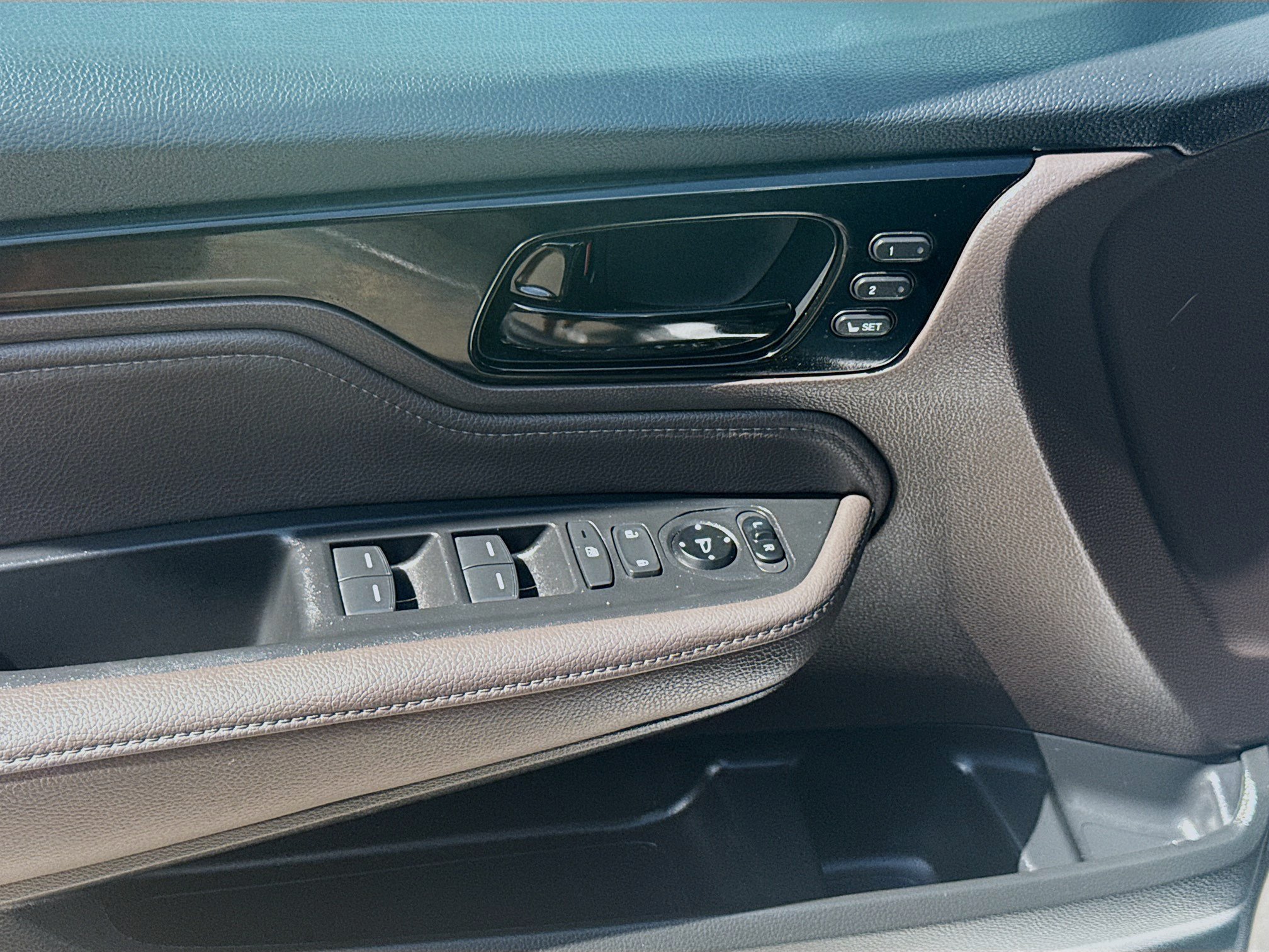 Certified 2024 Honda Odyssey Touring image 17