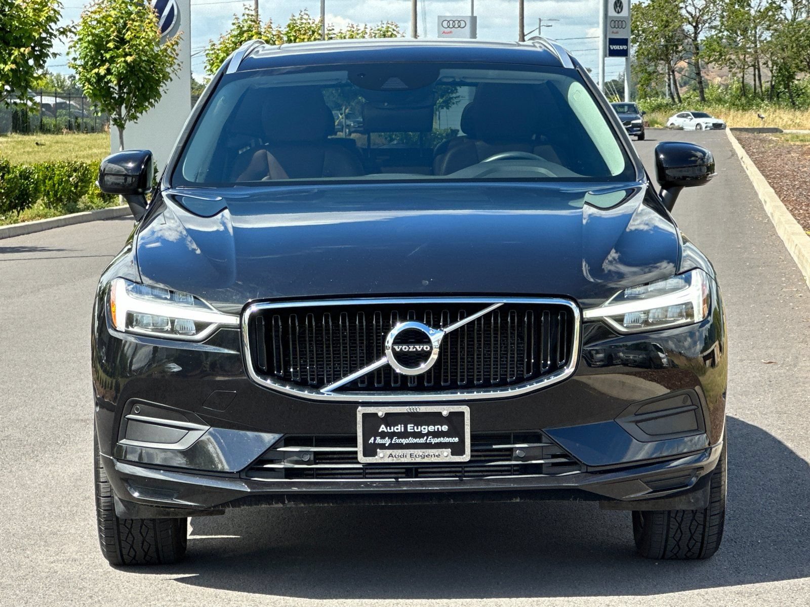 Used 2019 Volvo XC60 T6 Momentum w/ Multimedia Package AWD/4WD image 8