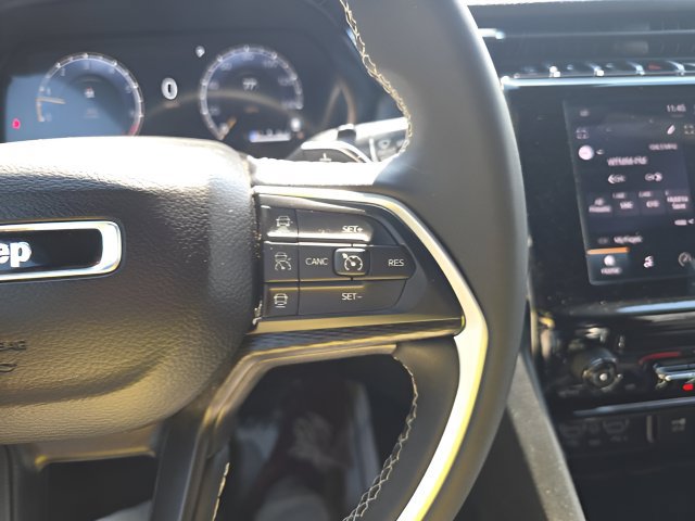 Certified 2025 Jeep Grand Cherokee Laredo X AWD/4WD image 18