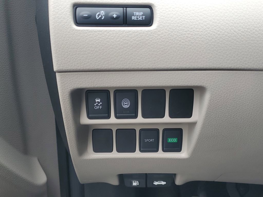 Used 2020 Nissan Rogue Sport SV image 22